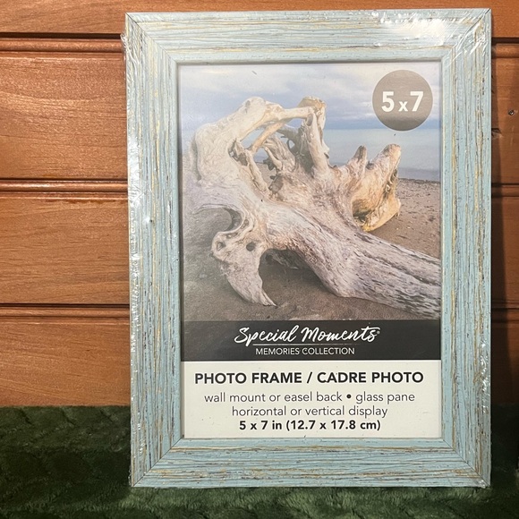 New  -  ( 4 ) 5 x 7 Frames - Wood Look - Hard Plastic Finish - 4 Colors - Picture 2 of 7
